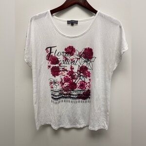✨ 4 for $30 ✨ Classic Edition White / Pink Floral Top / Shirt Size L